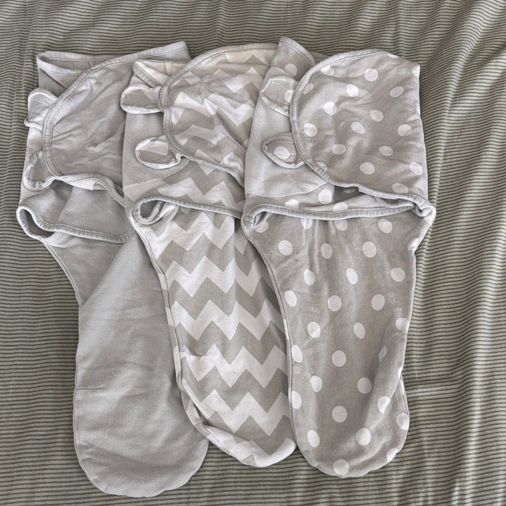 Comfy Cubs Gray Patterned infant swaddle set, 3